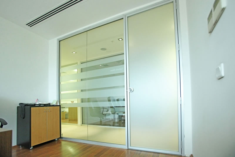 Single Glass Partition Vogline