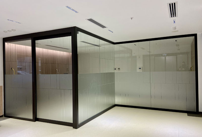 Single Glass Partition Vogline